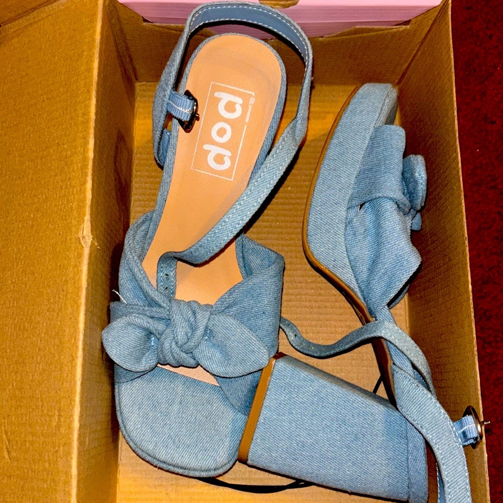 POP GIVING CHAMBRAY HEELS